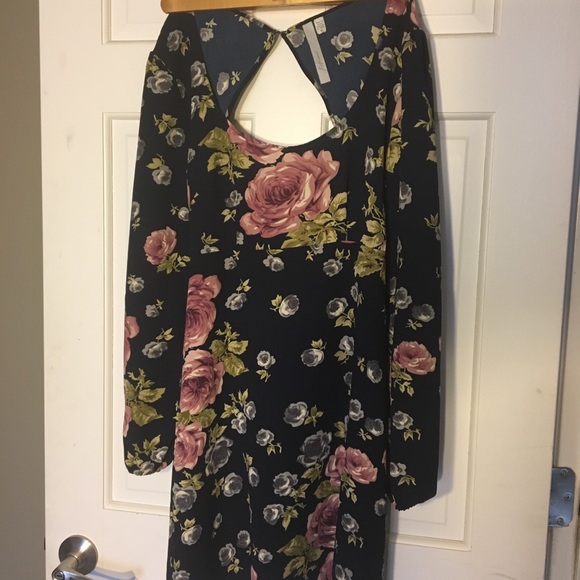 Open back long sleeve floral dress - Picture 5 of 7